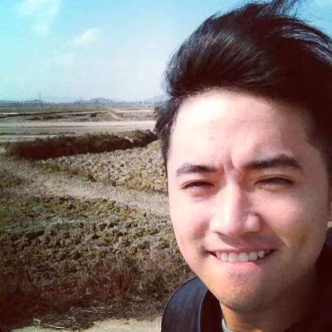 Dù đã đi lọt vào top 10, để lại nhiều ấn tượng tại Vietnam Idol nhưng Minh Quân vẫn giữ quan điểm không đặt nặng chuyện thành tích. Thầy giáo trẻ cho biết: "Mình không đặt ra mục tiêu nào cho bản thân ở cuộc thi này cả để tránh gây áp lực. Mình chỉ hát và mong muốn phần thể hiện của mình có thể truyền cảm xúc cho khán giả, chạm đến trái tim họ".