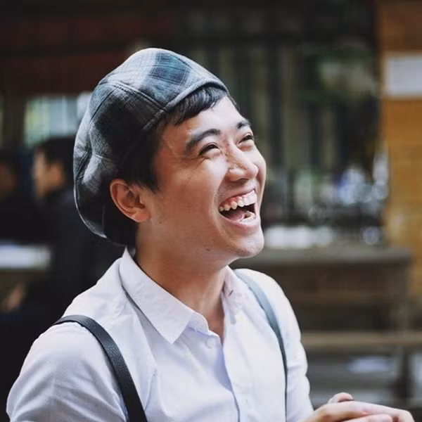 Là giáo viên dạy tiếng Anh nhưng Minh Quân lại có năng khiếu và đam mê ca hát. Mang trong mình ước mơ trở thành ca sĩ chuyên nghiệp, thầy giáo đẹp trai không ngại học hỏi kinh nghiệm, tự tập luyện và mạnh dạn tham gia các cuộc thi ca hát.