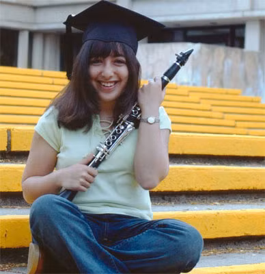 Không chỉ là một thần đồng chuyên về lĩnh vực khoa học tự nhiên, Alia Sabur còn là một tài năng về âm nhạc. Năm 2006, Alia tốt nghiệp Nhạc viện Julliard. Tháng 2/2008, khi chưa đầy 19 tuổi, Alia được phong làm giáo sư chính thức của đại học Konkuk, Seoul, Hàn Quốc. Cô trở thành giáo sư trẻ nhất trên thế giới.