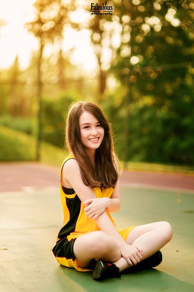 Nguyễn Kiều Oanh, sinh năm 1997, đang là học sinh lớp 12 trường THPT Duy Tân, TP HCM sở hữu nét đẹp già dặn hơn tuổi thật và có những thú vui, sở thích khá đặc biệt.