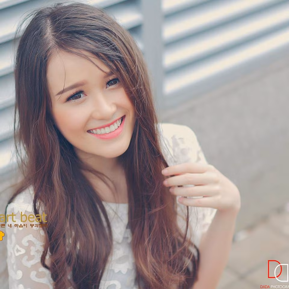 Kiều Oanh chia sẻ về bản thân: "Em rất ưa vận động và tính tình thì hơi giống con trai một chút. Một phần cũng vì em có cơ hội được tiếp xúc với thể thao, những trò vận động, và nghịch ngợm từ khi còn bé".