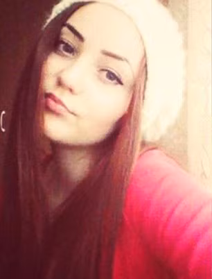 Chứng kiến cảnh tượng kinh hoàng, một người đàn ông đã liều mạng trèo lên nóc tàu điện để dập lửa trên người Ursu. Dù được đưa đi cấp cứu ngay sau đó nhưng cô gái xinh đẹp vẫn không qua khỏi.