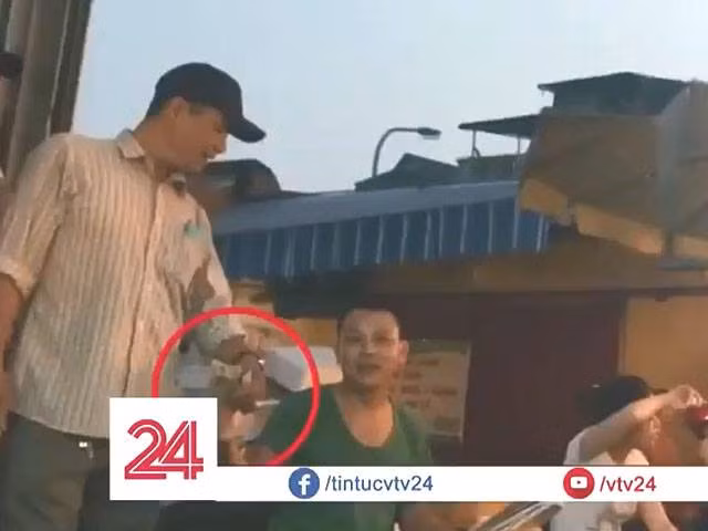 Trước đó, tối 20/9, phóng sự về nạn bảo kê chợ Long biên được phát sóng trên kênh VTV. Để có thể tồn tại buôn bán, các tiểu thương tại chợ Long Biên sẽ phải đóng tiền bảo kê - mà Hưng "kính" là đối tượng cầm đầu.