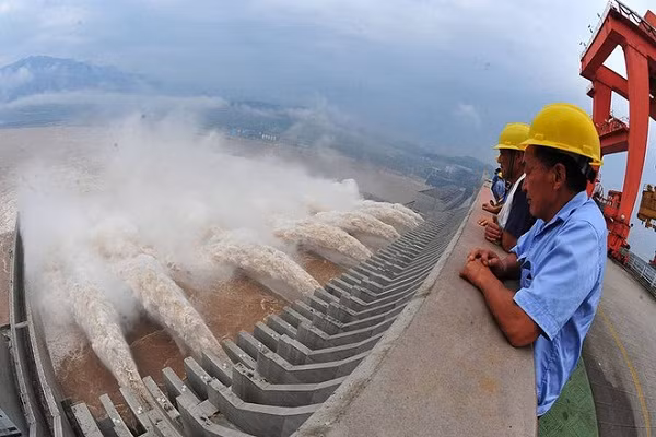 Trung Quoc bac nguy co vo dap Tam Hiep giua mua lu ky luc