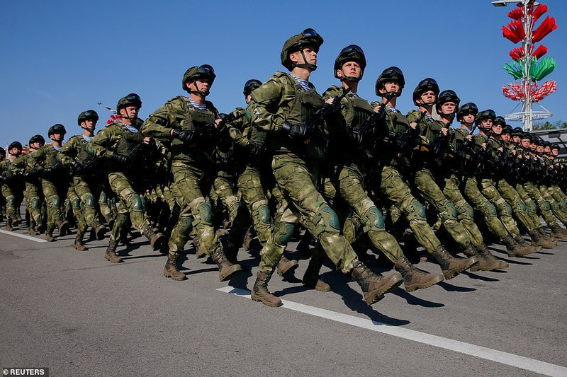 Bat ngo nu quan nhan Belarus xinh dep trong le duyet binh o Minsk-Hinh-13