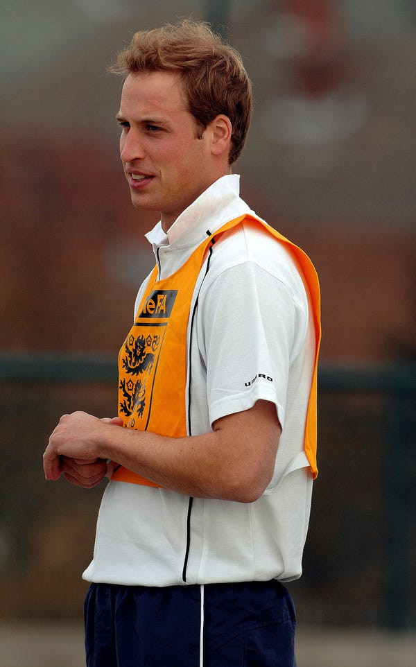 Dù bận rộn, Hoàng tử William vẫn dành thời gian tham gia các sự kiện gây quỹ từ thiện. Ảnh chụp Hoàng tử William hồi năm 2007.