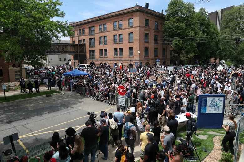 Tang lễ của nạn nhân George Floyd dự kiến kéo dài 6 ngày và diễn ra tại 3 bang gồm Minnesota, Bắc Carolina và Texas.