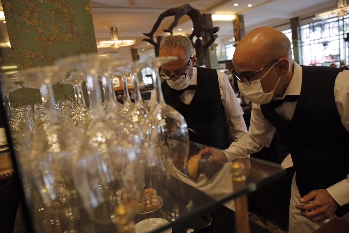 COVID-19: Cuoc song o Chau Au gio ra sao?-Hinh-4