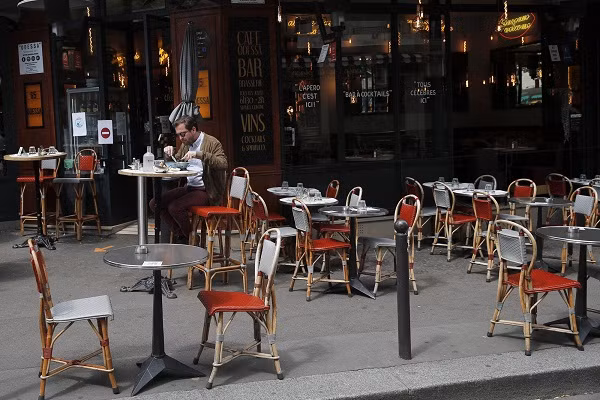 COVID-19: Cuoc song o Chau Au gio ra sao?-Hinh-9