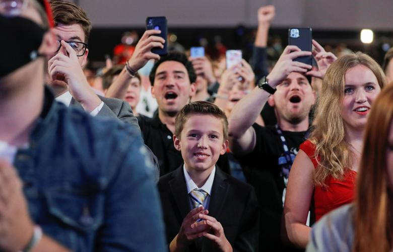 Việc Tổng thống Trump tập trung vào thi công bức tường biên giới mà ông đã cam kết từ khi vận động tranh cử có thể cho thấy ông muốn nhận được sự ủng hộ từ những cử tri trung thành trong cuộc bầu cử tổng thống vào tháng 11 tới.