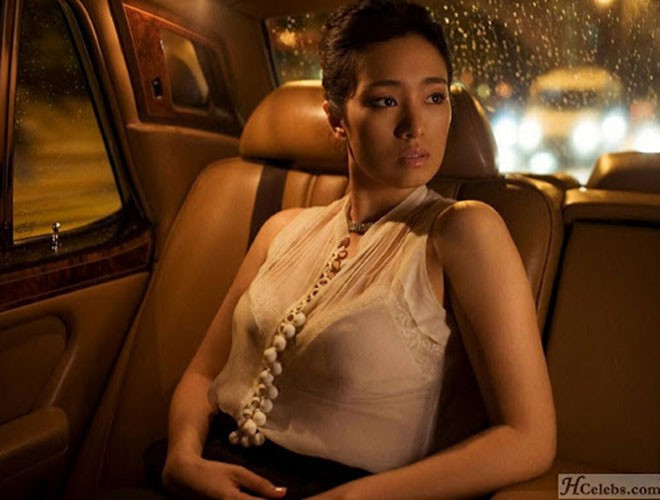 Năm 2008, Midea đã thuê nữ diễn viên huyền thoại của Trung Quốc là Củng Lợi làm đại sứ thương hiệu cùng với một quảng cáo nổi tiếng được phát sóng trên kênh truyền hình quốc gia.