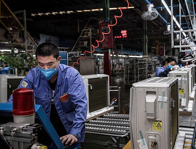 Ông đặt tên cho nhà máy sản xuất quạt của mình là Midea vào năm 1981. Đến năm 1984 công ty đã có chỗ đứng vững chắc trong lĩnh vực sản xuất đồ nhựa và năm sau bắt đầu sản xuất máy điều hòa không khí.