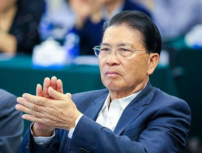 Sau khi nhà sáng lập nghỉ hưu vào năm 2012, gia đình ông He Xiangjian vẫn kiểm soát khoảng 1/3 cổ phần ở Midea. Họ cũng kiểm soát 6 công ty niêm yết khác, bao gồm hãng bất động sản Midea Properties tại Hồng Kông và công ty robot của Đức Kuka.