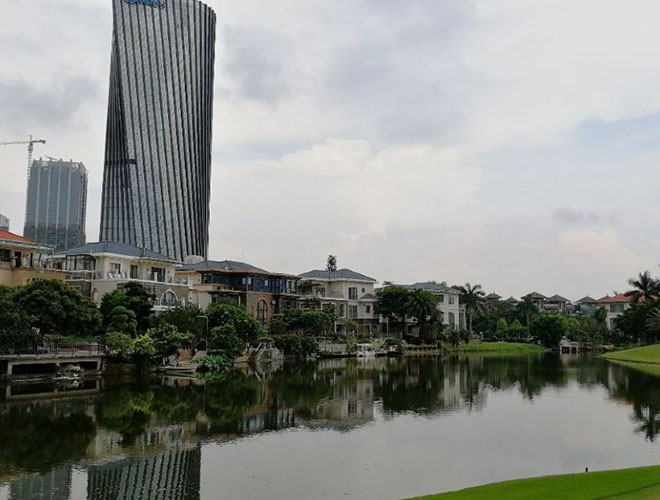 Cảnh sát đã phong tỏa khu dân cư nơi diễn ra vụ việc. Một số người dân trong khu vực cho biết, họ không được phép ra vào từ chiều 14/6 đến sáng 15/6. Có ít nhất 2 trạm an ninh bên ngoài biệt thự chốt trực 24/24 giờ.