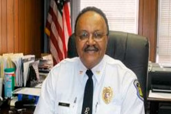 Canh sat truong bi ban chet trong cuoc bieu tinh bao loan o My