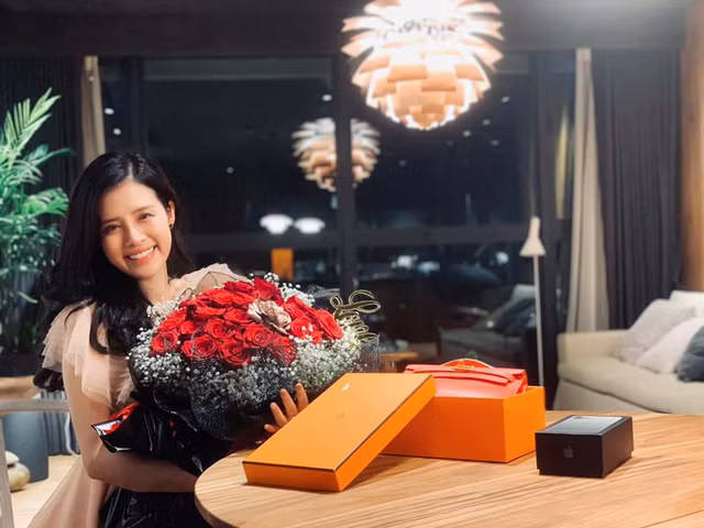 Hay túi Hermes khoảng 200 triệu đồng.