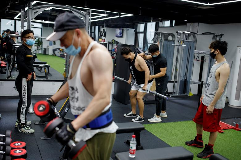 Bên trong một phòng tập gym được mở cửa trở lại tại Bắc Kinh, Trung Quốc, ngày 8/5. Mời độc giả xem thêm video: WHO chính thức đặt tên cho virus corona mới là SARS-CoV-2 (Nguồn video: VTC1)