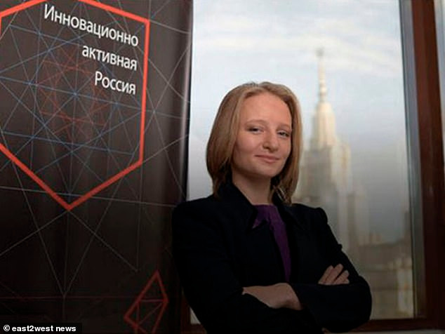 Được biết, Katerina có bằng tiến sĩ tại Đại học Quốc gia Moscow sau khi hoàn thành nghiên cứu giúp các phi công và phi hành gia tự định hướng bản thân trong điều kiện khó khăn.