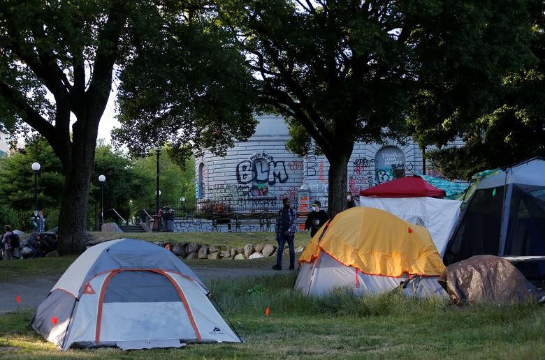Mục tiêu chính của khu vực này là xây dựng cộng đồng tự quản không cảnh sát. Thay vào đó, các tình nguyện viên đã bắt đầu tổ chức lực lượng an ninh riêng.
