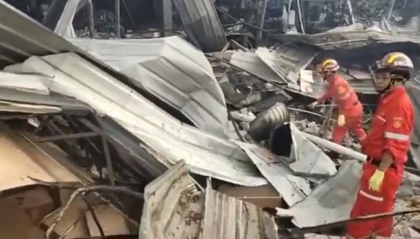 Hai hung hien truong no xe bon o Trung Quoc, nhieu thuong vong-Hinh-7