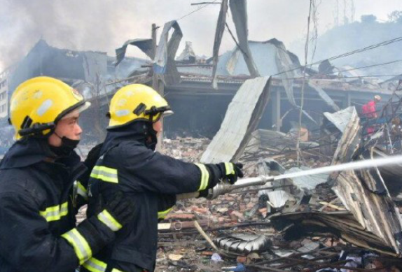 Hai hung hien truong no xe bon o Trung Quoc, nhieu thuong vong-Hinh-10