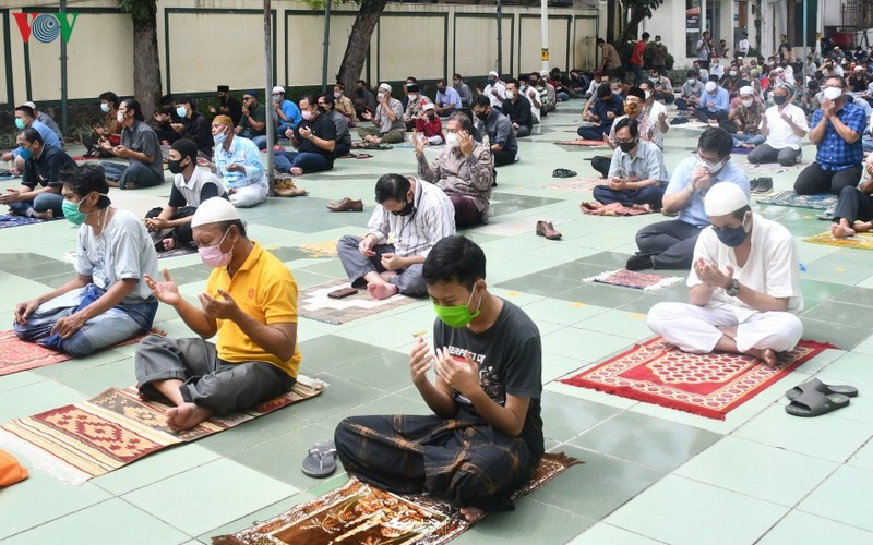 WHO: Co the 1 nam nua the gioi moi co vaccine ngua COVID-19