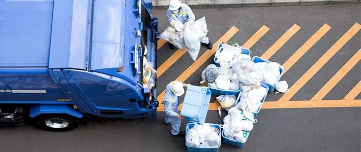 Nhật áp dụng phân loại rác nghiêm ngặt thành các loại như rác tài nguyên tái chế, rác thải lớn, rác không cháy, rác thải sinh hoạt hữu cơ,... Hơn nữa, rác được phân loại ngay từ trong nhà; ngày đổ rác và địa điểm đổ rác được quy định rõ ràng. Ảnh: Nippon.
