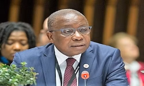 Bo truong Y te Ghana nhiem COVID-19