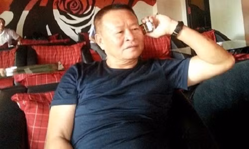 “Trum ca do” Thang “Tai Dau“: Nup bong Nam Cam va dai gia tuoi xe chieu