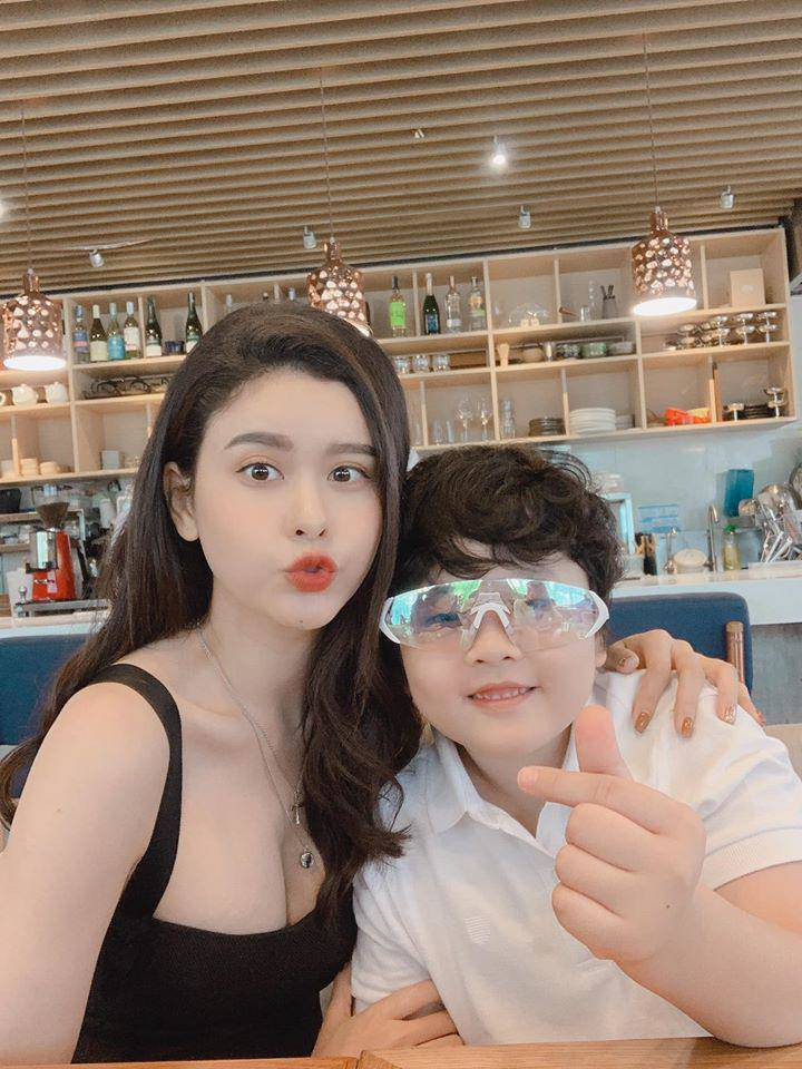 2 my nhan V-biz ten Quynh Anh lam single mom-Hinh-6