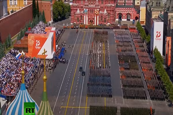 Đúng 10h ngày 24/6 (giờ địa phương) tức 14h chiều (giờ Hà Nội), buổi lễ duyệt binh hoành tráng kỷ niệm 75 năm Ngày Chiến thắng phát xít đã diễn ra tại Quảng trường Đỏ ở thủ đô Moscow, Nga. (Nguồn ảnh: RT/Sputnik)