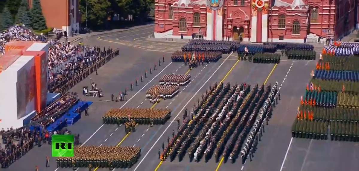 Cuộc duyệt binh ở Quảng trường Đỏ kéo dài khoảng 90 phút.