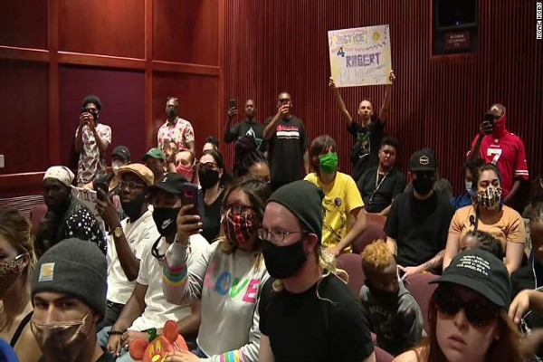 Bieu tinh o My: Vi sao thanh nien da mau treo co o California?