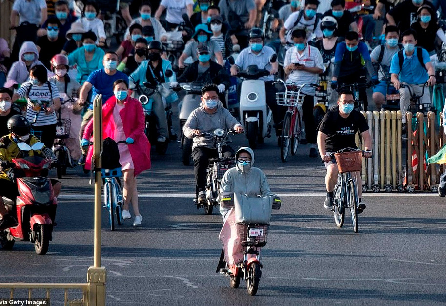 Chính quyền Bắc Kinh cũng yêu cầu người dân tránh "những di chuyển không cần thiết" ra khỏi thủ đô. Ảnh: Getty.