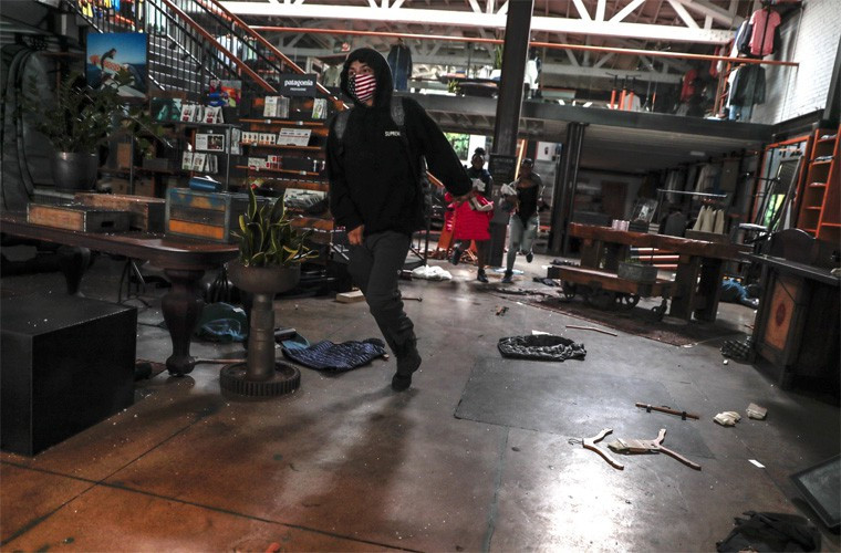 Nhin lai hai tuan bieu tinh rung chuyen nuoc My-Hinh-3