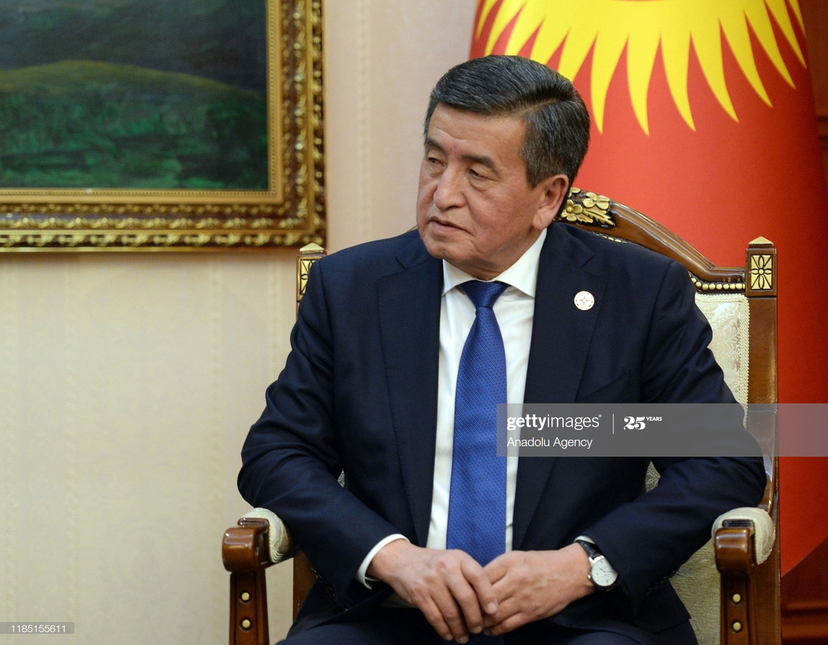 Tuy nhiên, ông Jeenbekov đã phải quay trở về Bishkek mà không kịp dự sự kiện này vì trong phái đoàn hộ tống của ông có hai thành viên mắc COVID-19. Ảnh: Getty.