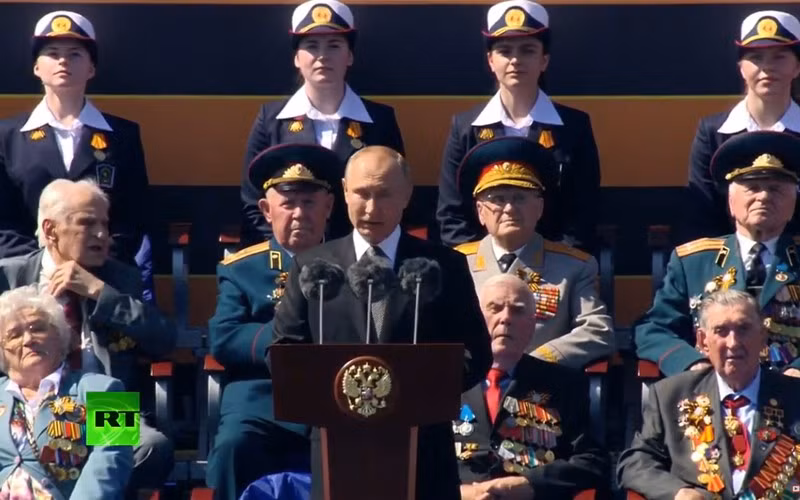 Phía sau bục phát biểu của Tổng thống Nga Putin.