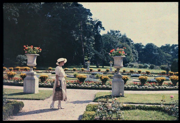 Paris còn có rất nhiều khu vườn và công viên xinh đẹp.