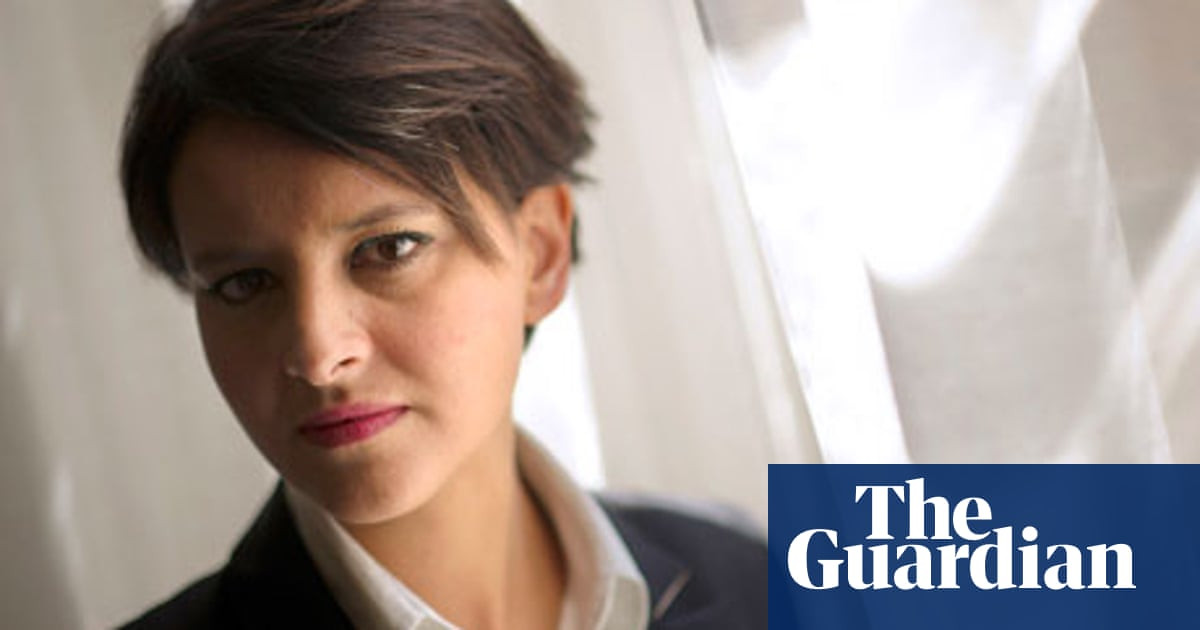 Tuy nhiên, Najat muốn theo đuổi sự nghiệp chính trị nên tiếp tục theo học tại Viện Nghiên cứu Chính trị Paris. Bà tốt nghiệp Viện Nghiên cứu Chính trị Paris năm 2002. Ảnh: The Guardian.