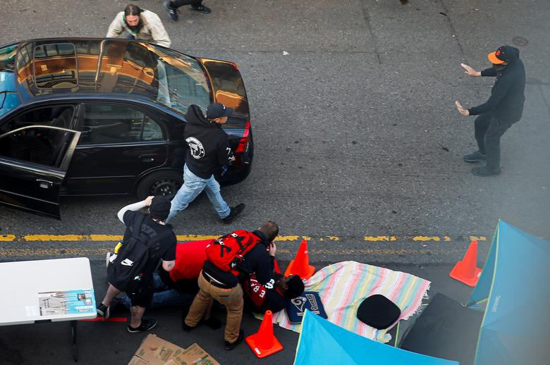 Cảnh sát cho biết thêm, không có ai khác bị thương trong vụ việc.