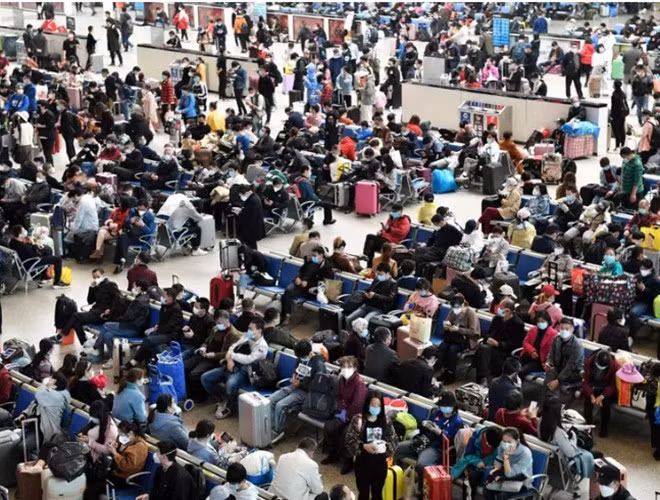 Lượng khách đi qua tâm dịch Vũ Hán là rất lớn, có lẽ hàng vạn người. Vì lẽ đó, theo Tiến sĩ Art Reingold, nhà dịch tễ học tại Đại học California ở Berkeley, khả năng virus lây lan trên khắp thế giới vào tháng 12/2019 hoàn toàn có thể xảy ra.