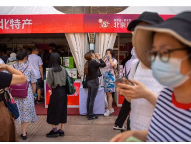 Các nhà nghiên cứu nhận thấy rằng, sự tắc nghẽn ở bãi đỗ xe tại đây lên đến đỉnh điểm vào giữa tháng 12/2019. Cũng ở giai đoạn này, ngày càng nhiều cư dân địa phương sử dụng công cụ tìm kiếm Baidu trên Internet gõ từ khóa “ho” và “tiêu chảy”.