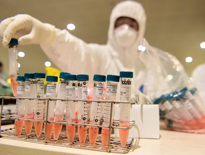 Xét nghiệm kháng thể để tìm ra người có khả năng đã mắc COVID-19 mà không có triệu chứng tại Mỹ cũng cho thấy, có thể có người đã nhiễm virus này trước thời điểm công bố trường hợp đầu tiên là vào ngày 21/1/2020.