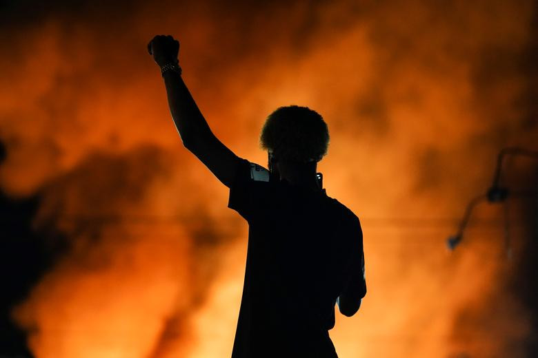 Atlanta chim trong khoi lua sau vu canh sat ban chet nguoi da mau