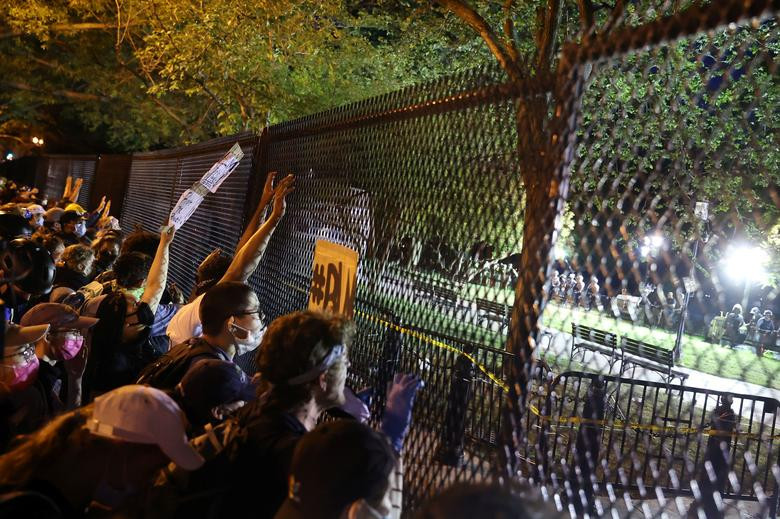 Washington ra sao sau khi ong Trump doa dung quan doi ngan bieu tinh?-Hinh-11