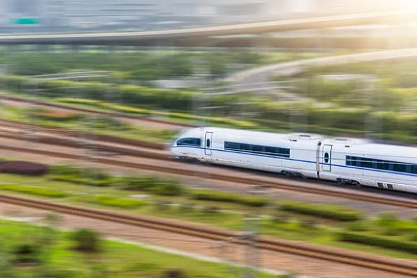 Tổng chiều dài của các tuyến đường sắt ở Trung Quốc có thể bằng hai lần vòng quanh Trái đất.