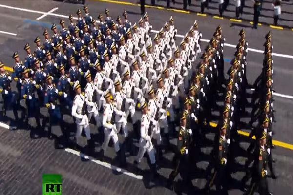 Đáng chú ý, lễ duyệt binh năm nay còn có các đội nghi lễ quân đội từ 13 nước, gồm các nước thuộc Cộng đồng các quốc gia độc lập (SNG) và 4 quốc gia nước ngoài khác, bao gồm Ấn Độ, Serbia, Trung Quốc và Mông Cổ.