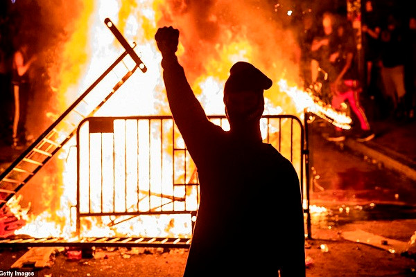 Dung do du doi ben ngoai Nha Trang, 50 mat vu My bi thuong