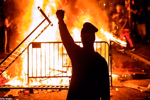 Dung do du doi ben ngoai Nha Trang, 50 mat vu My bi thuong