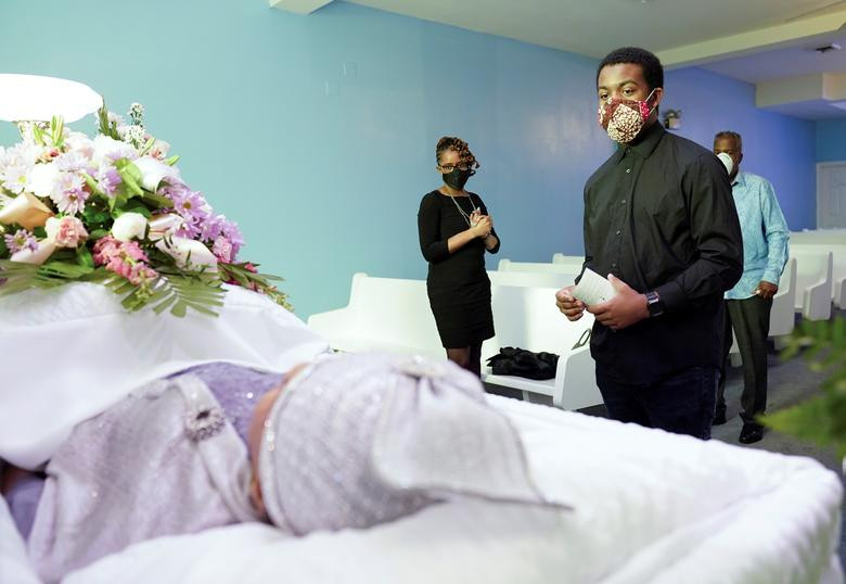 Được biết, 2/3 số ca tử vong vì virus SARS-CoV-2 là các ca ở Mỹ và Châu Âu. Mỹ hiện là nước có nhiều ca nhiễm và tử vong vì COVID-19 nhất.